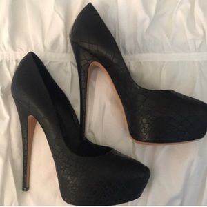Authentic never worn cascades pumps